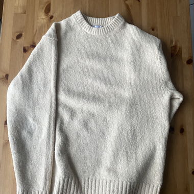 beiger Strickpullover