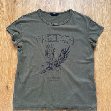T-shirt “Freedom” verde oliva