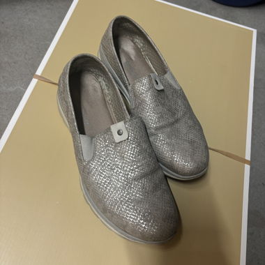Silberne Slipper Schuhe