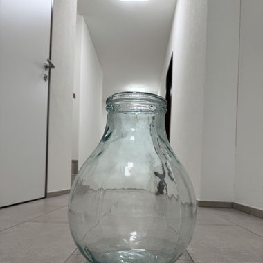 Vase für Blumen (hoch und massiv, wunderschön)
