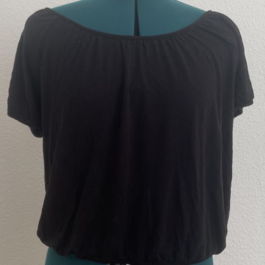 Schwarzes Kurzarm-Top