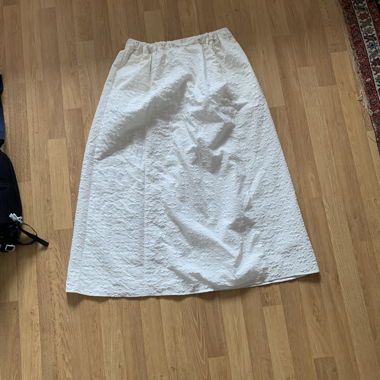 monki jupe midi blanche avec motif texturé 