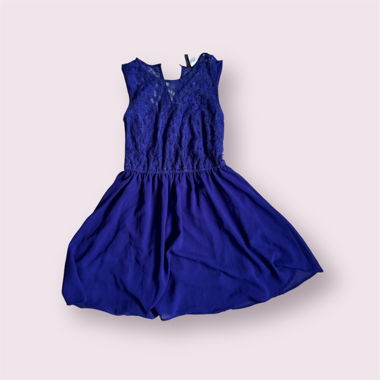 Kurzes Kleid mit Spitze