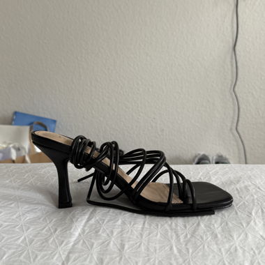 Schwarze Schnürschuhe