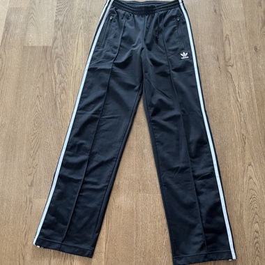 Adidas Trainingshose schwarz mit Streifen