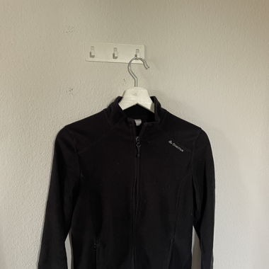 Schwarzer Fleece 