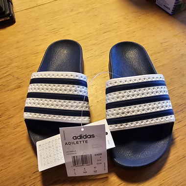 Originale Adidas adiletten neu
