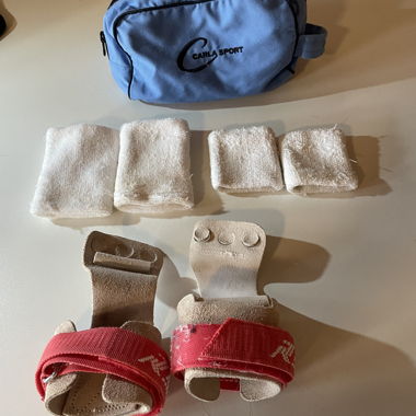 Set per attrezzi: grip in pelle e polsini