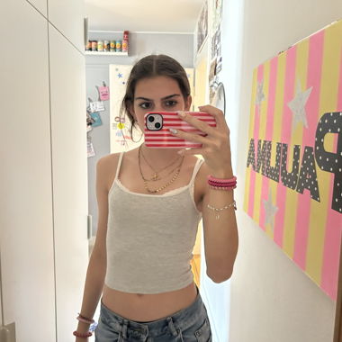 Top à fines bretelles en gris