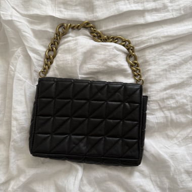 Schwarze Handtasche – Zara
