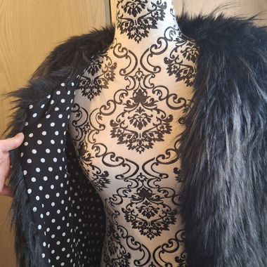 Veste en fausse fourrure noire