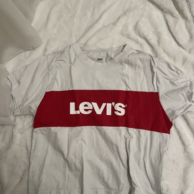 Rot-weisses Levis shirt