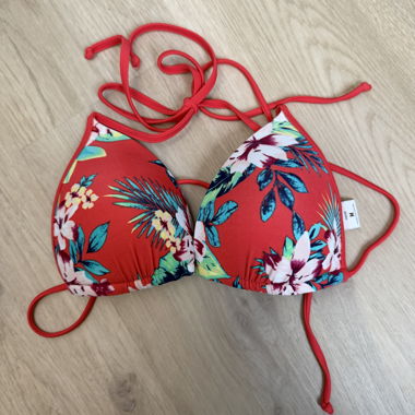 Haut de bikini Hollister rouge à fleurs Taille M