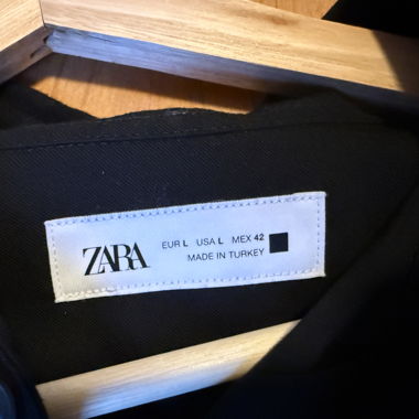 ZARA chemise noire à manches courtes L