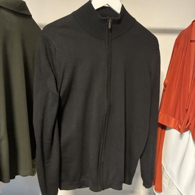 Giacca in maglia nera con zip