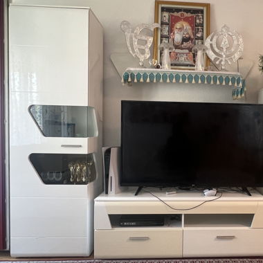 TV with stands