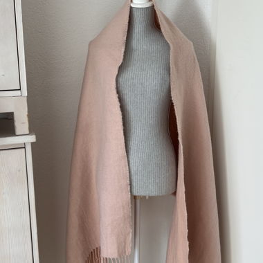 Large pink scarf with fringes