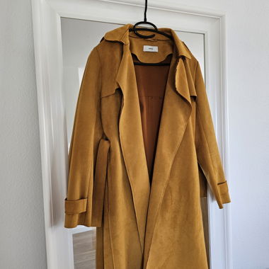 Yellow Coat / Trenchcoat