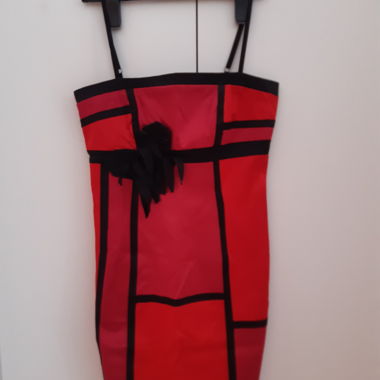Abito da Costume Rosso e Nero