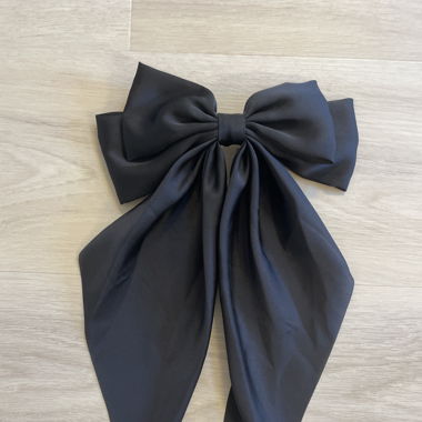 schwarze Haarschleife