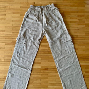 Pantalon large en lin avec poches cargo Bershka