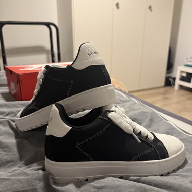 NUMERIŚ schuhe Black and white