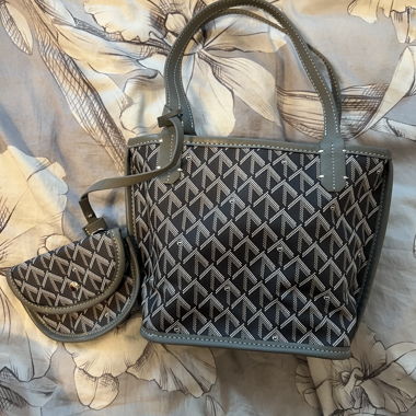Borsa grigia con mini portafoglio