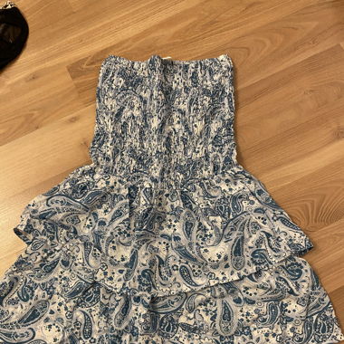 blaues subdued kleid