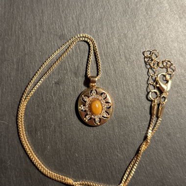 Necklace with brown stones