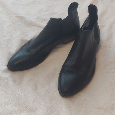 Schwarze italienische Halbschuhe schlicht