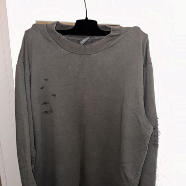 Zerrissenes langarmshirt