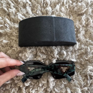 Prada Sonnenbrille mit Etui