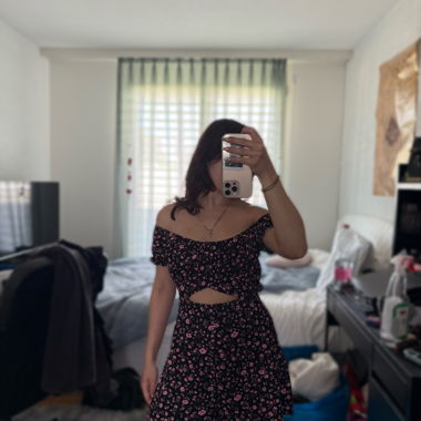 Bershka Blumen-Combishort in Schwarz und Rosa