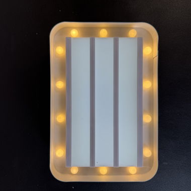 Scatola luminosa con lettere