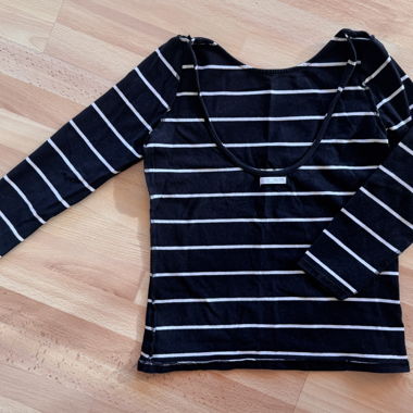 Top a righe con schiena scoperta