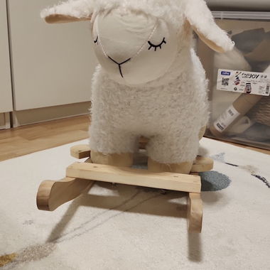 Schaukel-Schaf aus Plüsch und Holz