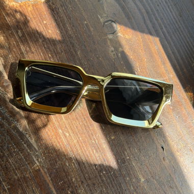 Goldene Sonnenbrille