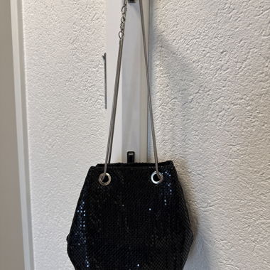 Borsa a tracolla con paillettes nere