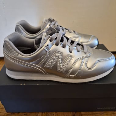 New Balance sneakers new