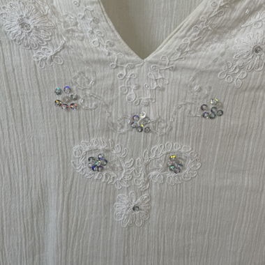 Weisse bestickte Bluse