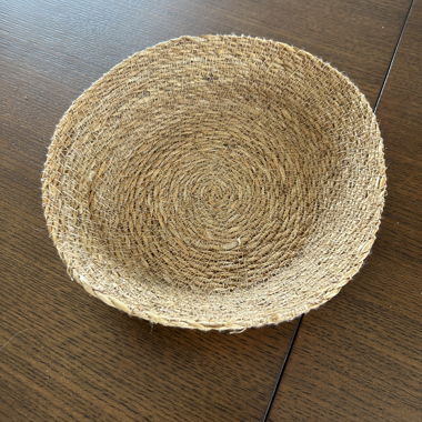 Bol en paille tressée
