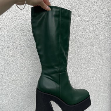 Grüne Plateau-Boots