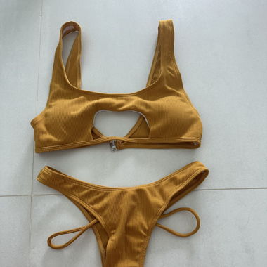 Bikini giallo