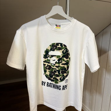 T-shirt BAPE blanc à graphique