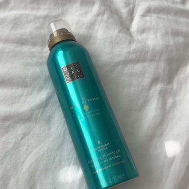 Foaming shower gel