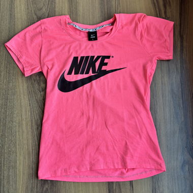 T-shirt Nike taille S, enfant taille L