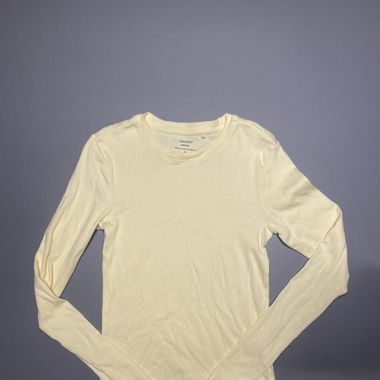gelbes Langarmshirt