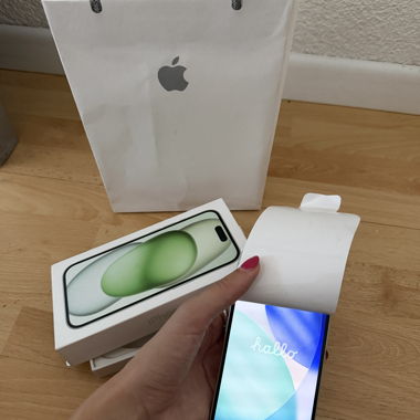 Apple iPhone 15 Verde chiaro 77% batteria 256gb