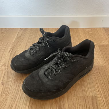 Black Air Max Sneakers