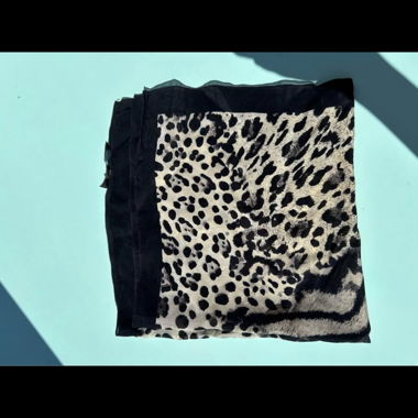 Guess scarf